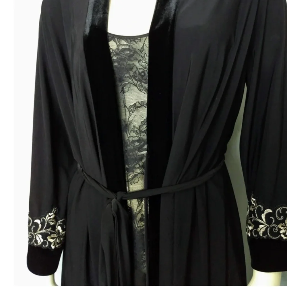 In Bloom Elegant Black Women's Robe with Embroidered Sleeves